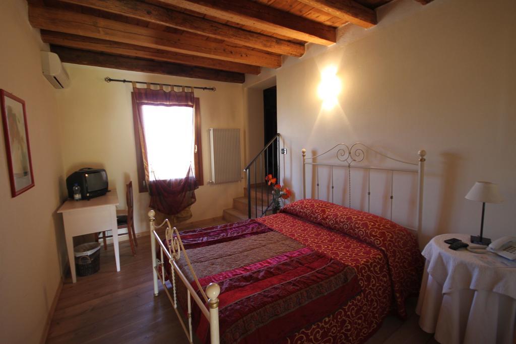 Agriturismo Borgo Tecla Rosà Habitación foto